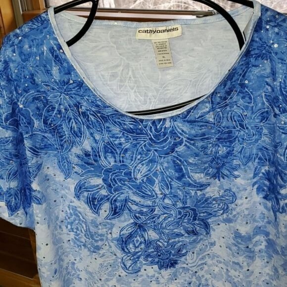 Cathy Daniels Stretch Spandex Embellished Graphic Floral Short Sleeve Sz L Top - Picture 8 of 9